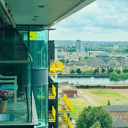 Modern 2Bed 2Bath Apartment Canary Wharf - Upto 5 Person لندن المظهر الخارجي الصورة