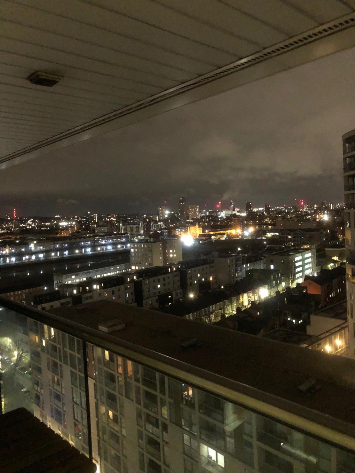 Modern 2Bed 2Bath Apartment Canary Wharf - Upto 5 Person لندن المظهر الخارجي الصورة