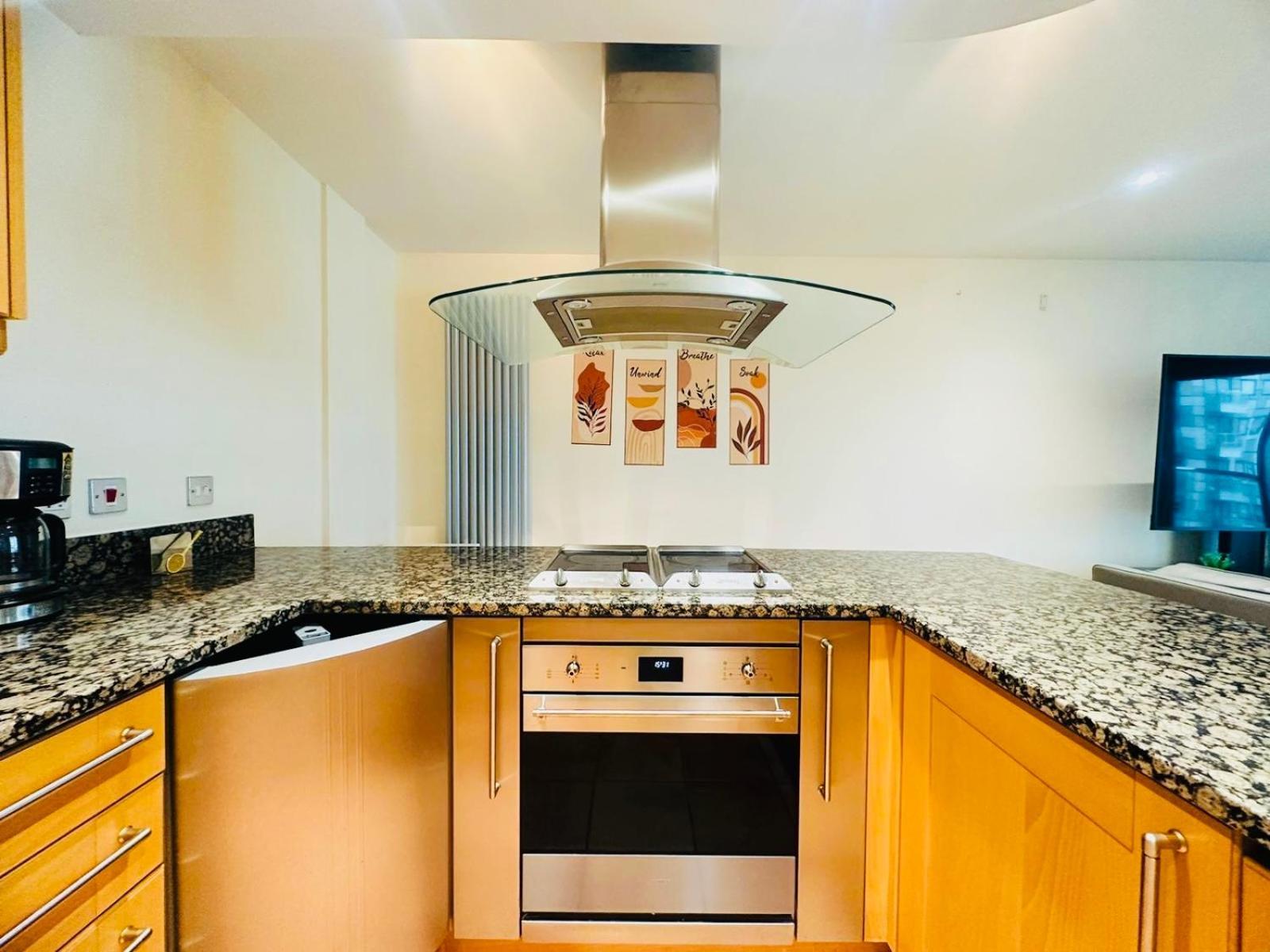 Modern 2Bed 2Bath Apartment Canary Wharf - Upto 5 Person لندن المظهر الخارجي الصورة