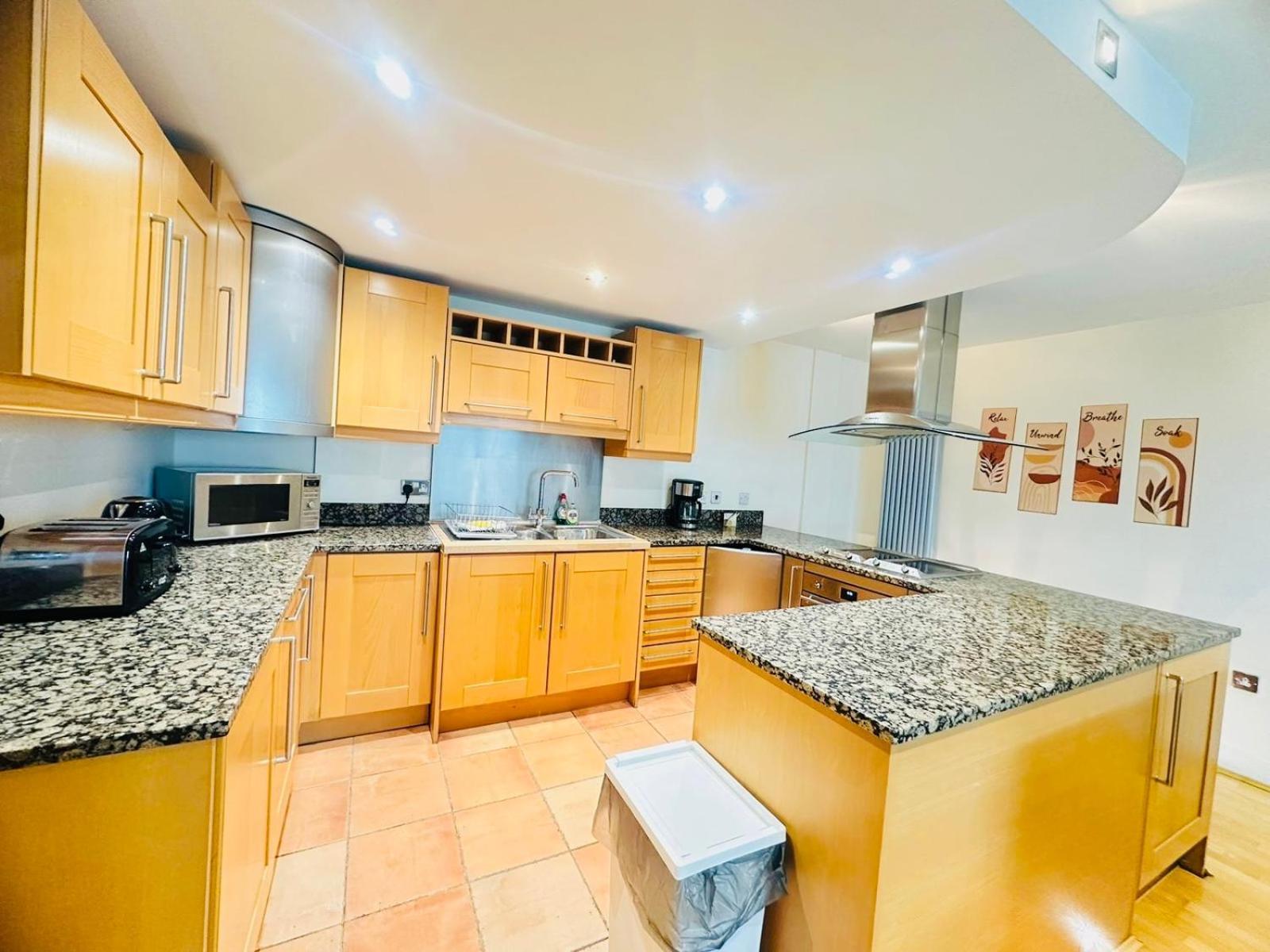 Modern 2Bed 2Bath Apartment Canary Wharf - Upto 5 Person لندن المظهر الخارجي الصورة