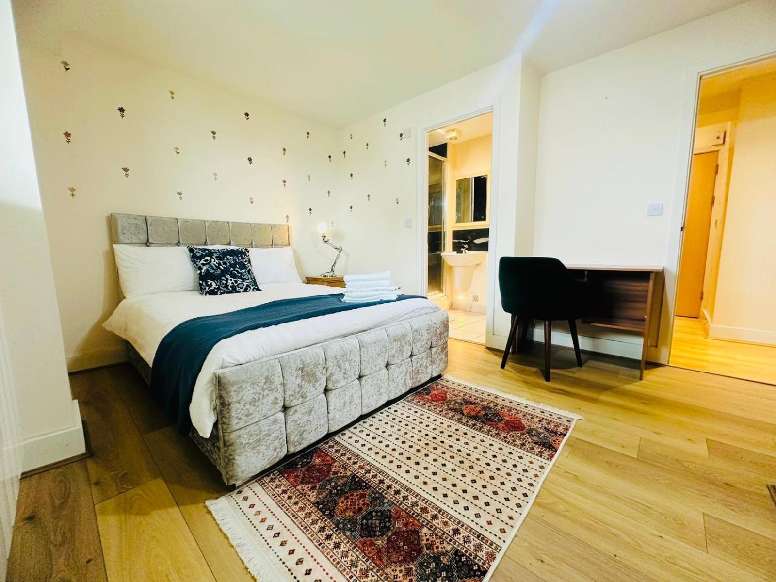Modern 2Bed 2Bath Apartment Canary Wharf - Upto 5 Person لندن المظهر الخارجي الصورة