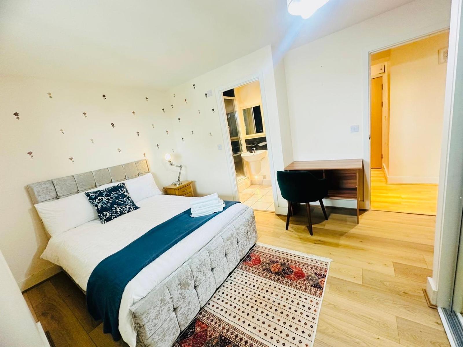 Modern 2Bed 2Bath Apartment Canary Wharf - Upto 5 Person لندن المظهر الخارجي الصورة