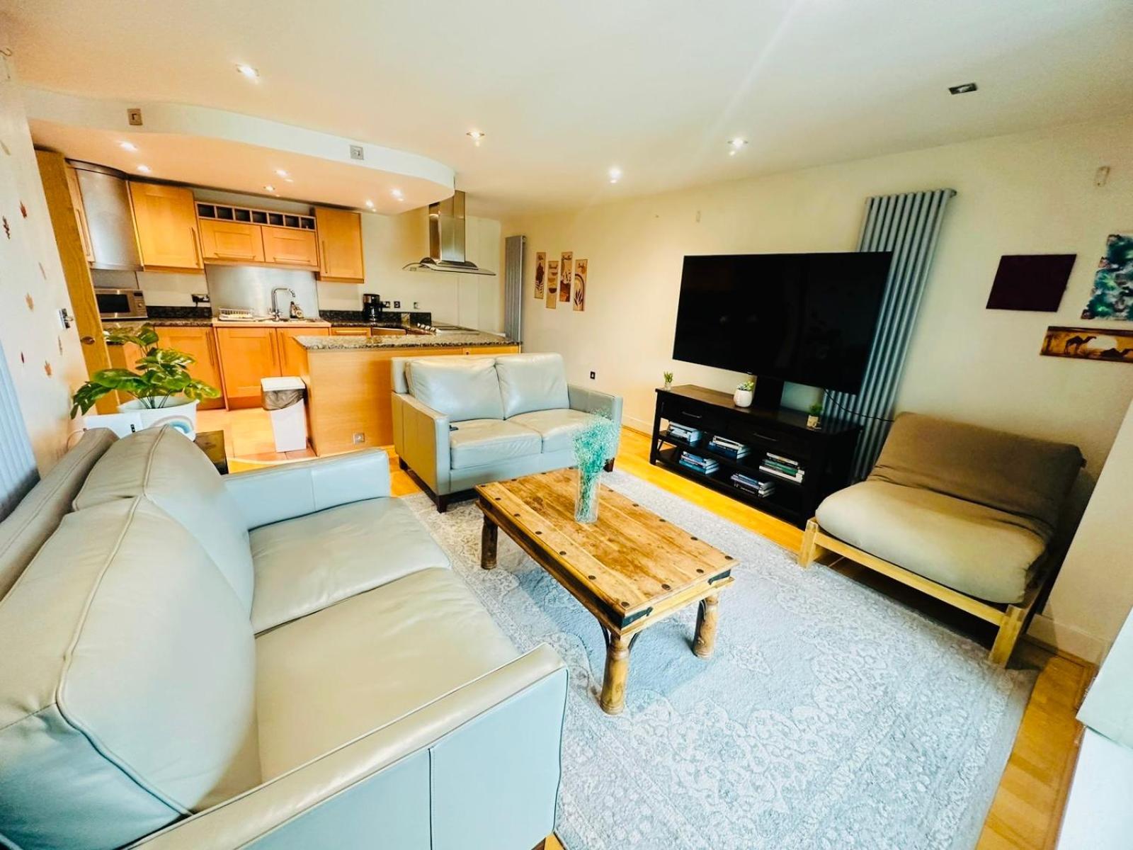Modern 2Bed 2Bath Apartment Canary Wharf - Upto 5 Person لندن المظهر الخارجي الصورة