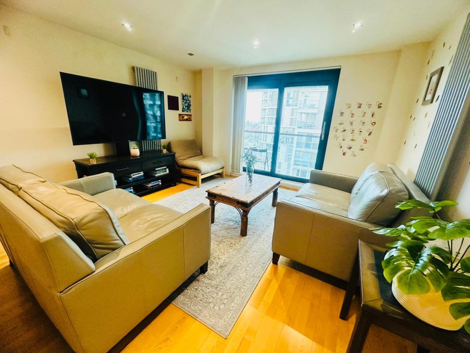 Modern 2Bed 2Bath Apartment Canary Wharf - Upto 5 Person لندن المظهر الخارجي الصورة