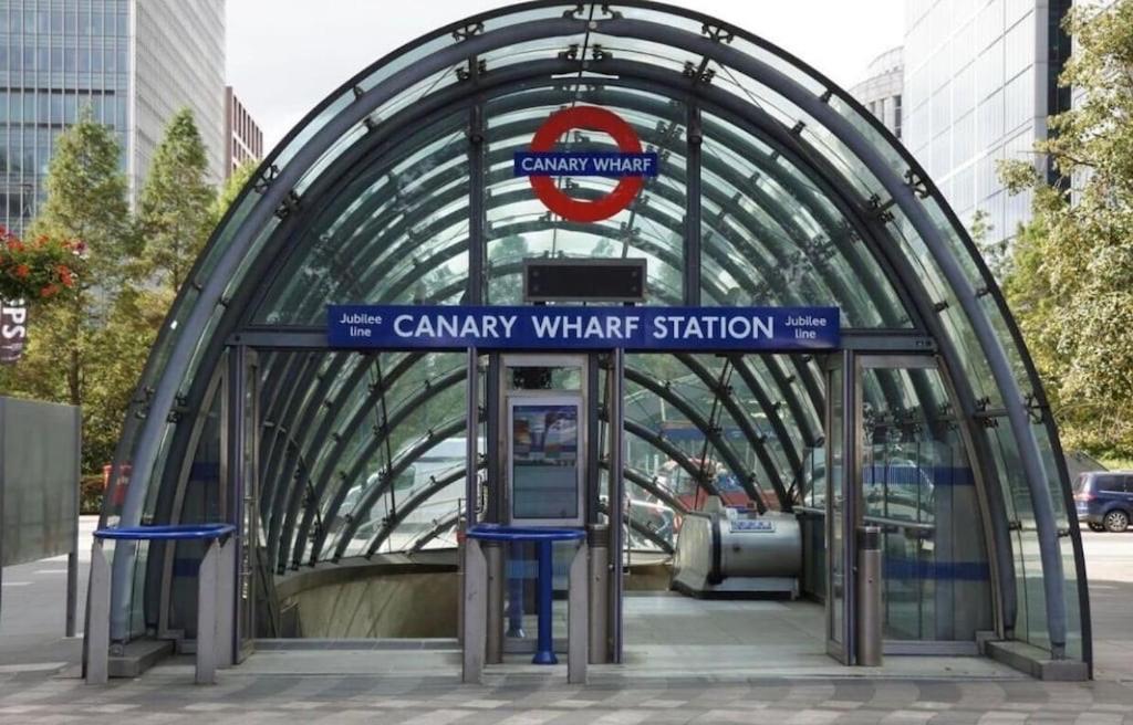 Modern 2Bed 2Bath Apartment Canary Wharf - Upto 5 Person لندن المظهر الخارجي الصورة